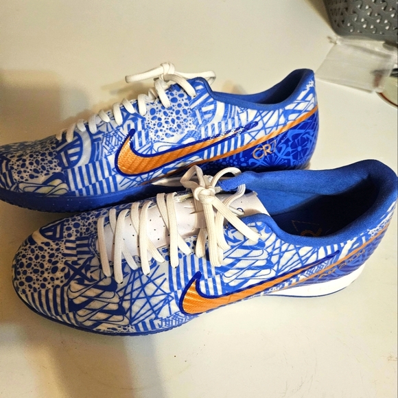 Nike Zoom Mercurial Vapor 15 CR7 turf soccer cleats - Picture 2 of 4